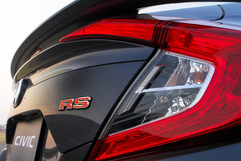 Honda Civic Turbo 15RS photo 6