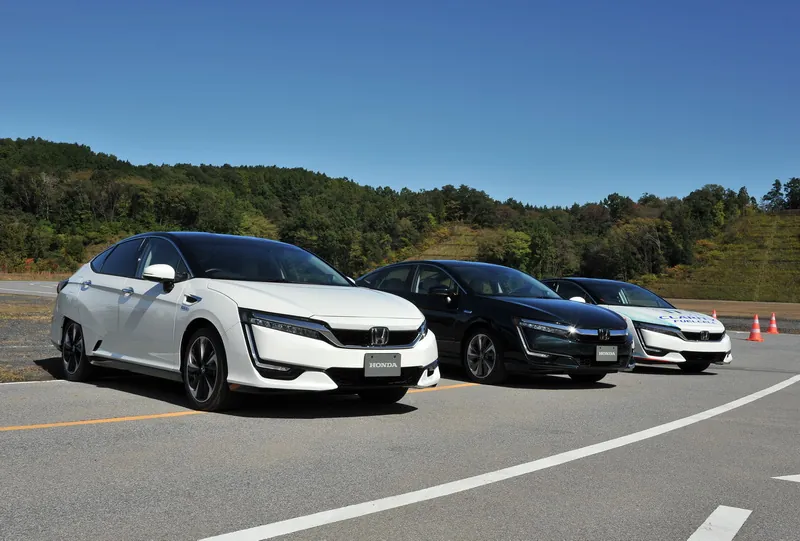 Honda Clarity photo 2