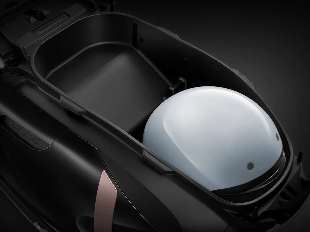 Honda UC3 photo 8