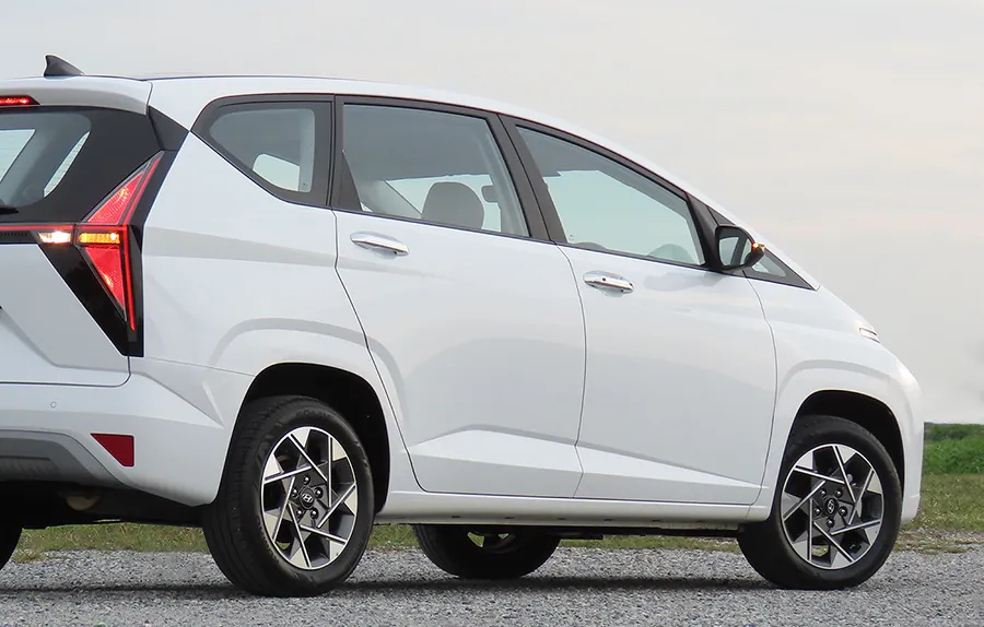 Hyundai Stargazer photo 8