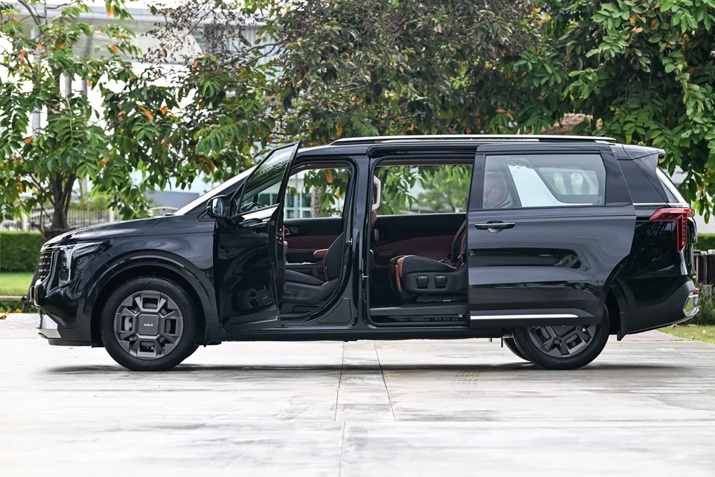 Kia Carnival photo 4