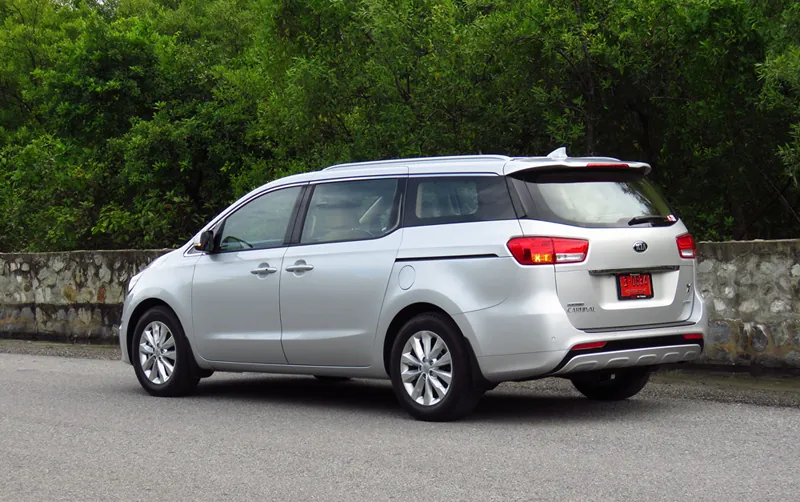 Kia Grand Carnival photo 9