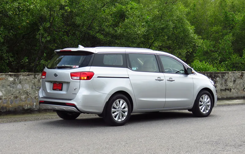 Kia Grand Carnival photo 7