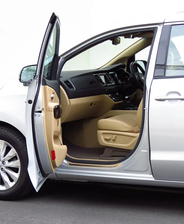 Kia Grand Carnival photo 11