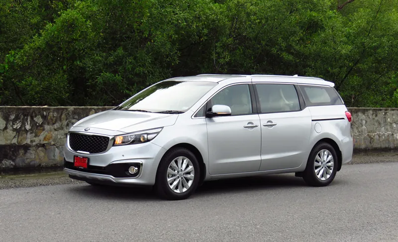 Kia Grand Carnival photo 6