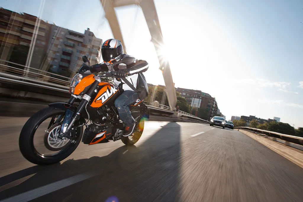 Ktm 200 photo 3