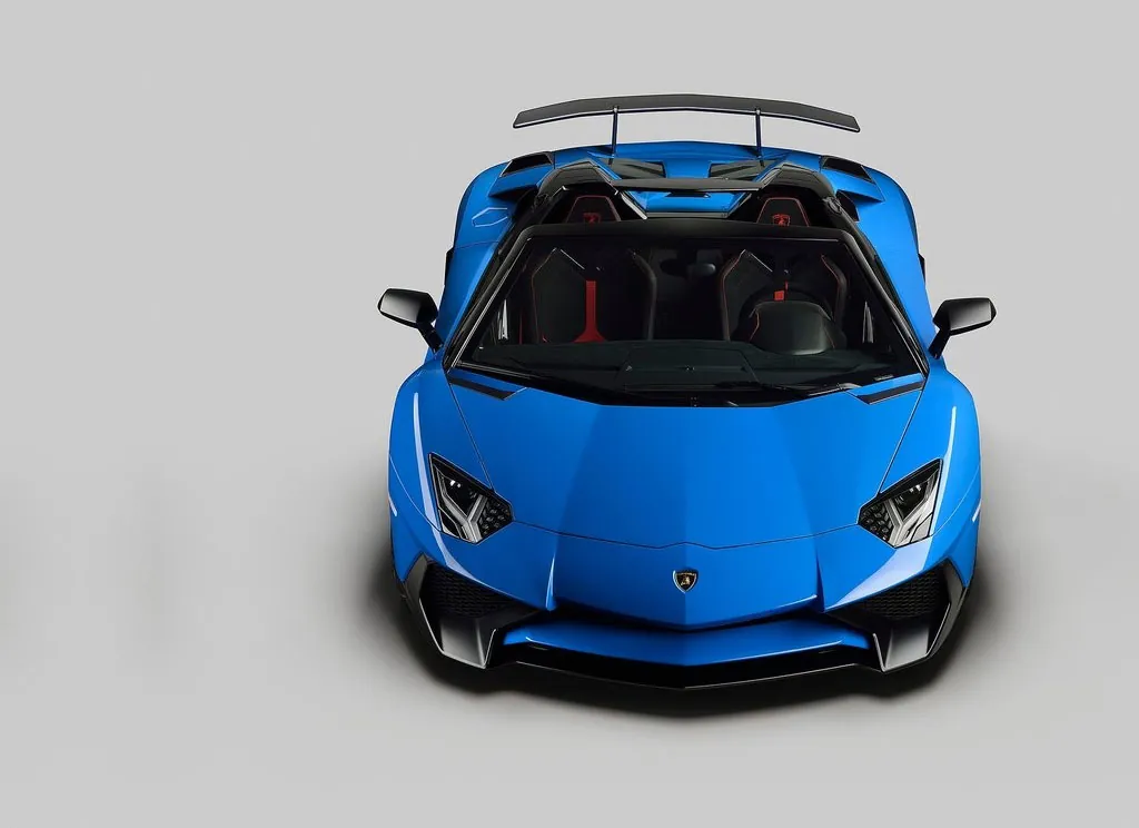 Lamborghini Aventador photo 2