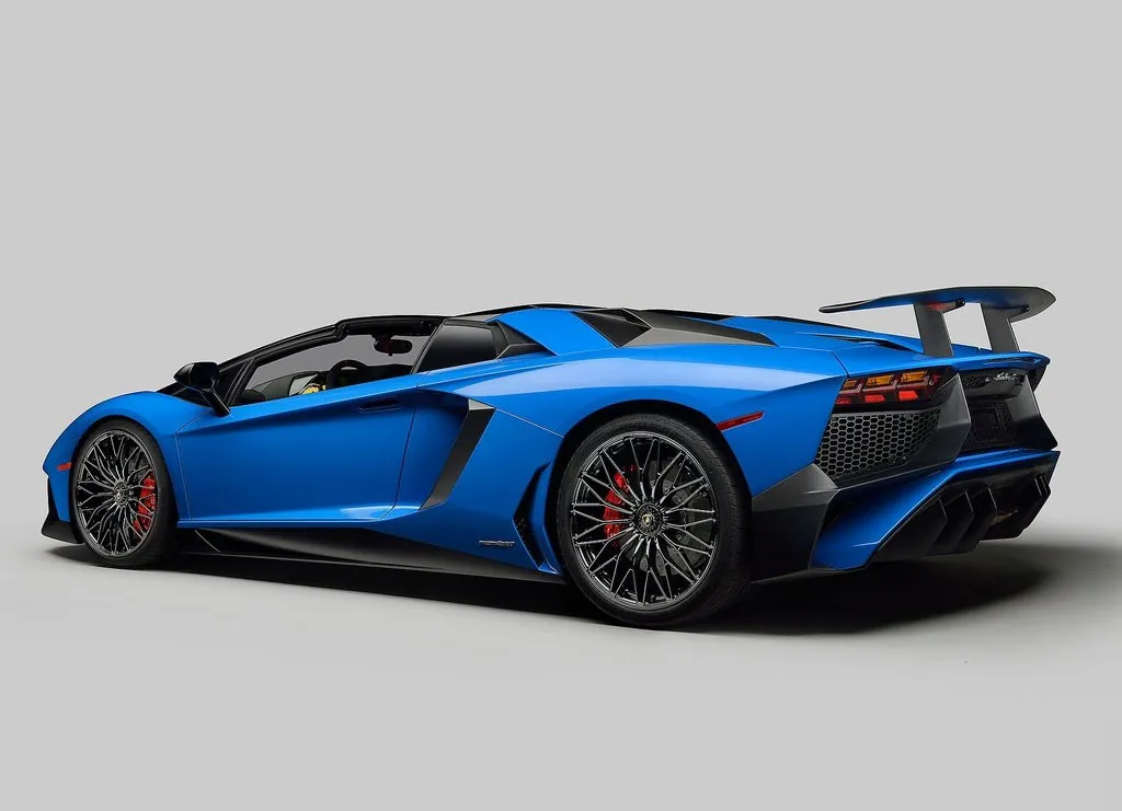 Lamborghini Aventador photo 5