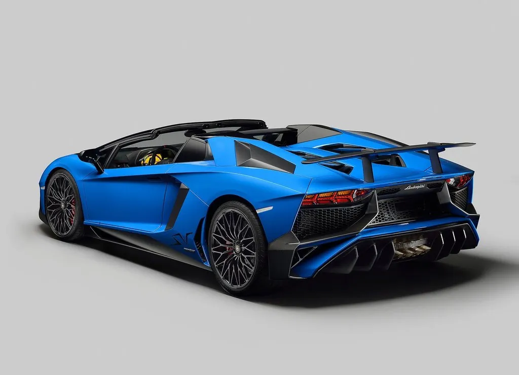 Lamborghini Aventador photo 6