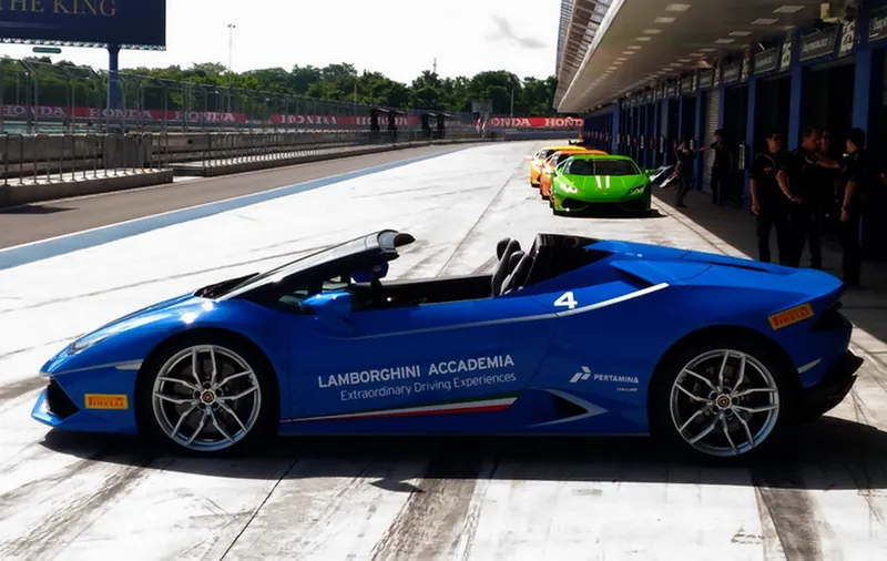 Lamborghini Huracan photo 11