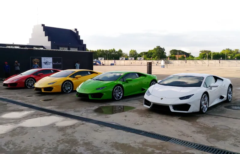 Lamborghini Huracan photo 2