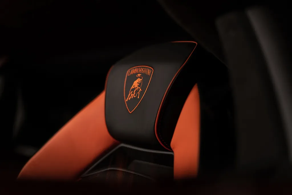 Lamborghini Revuelto photo 2
