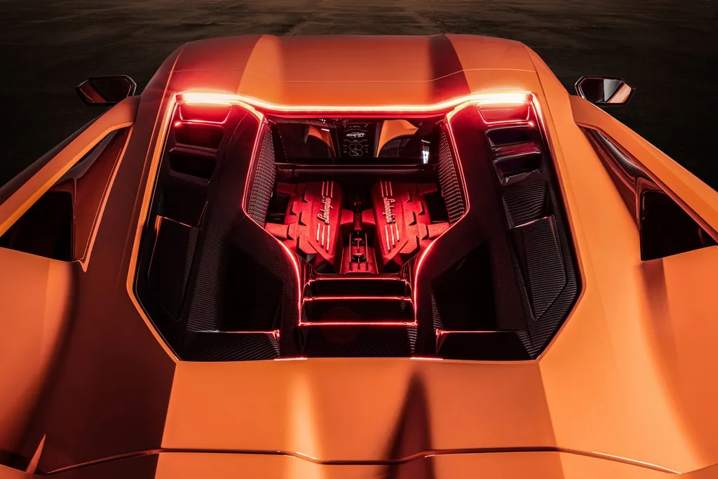Lamborghini Revuelto photo 7