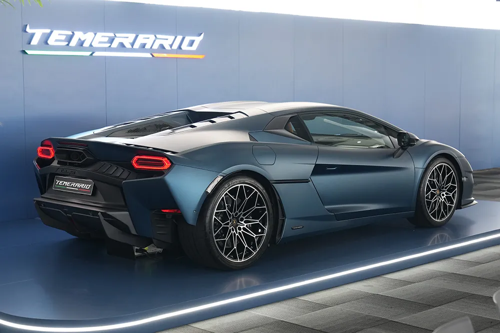 Lamborghini Urus SE photo 5