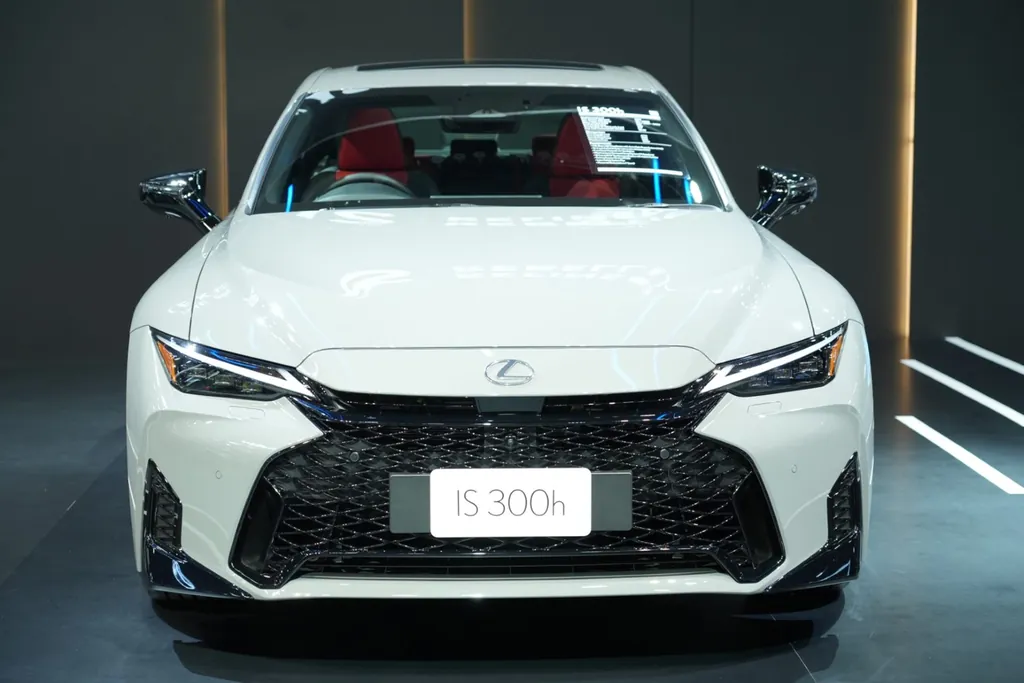 Lexus Is photo 4