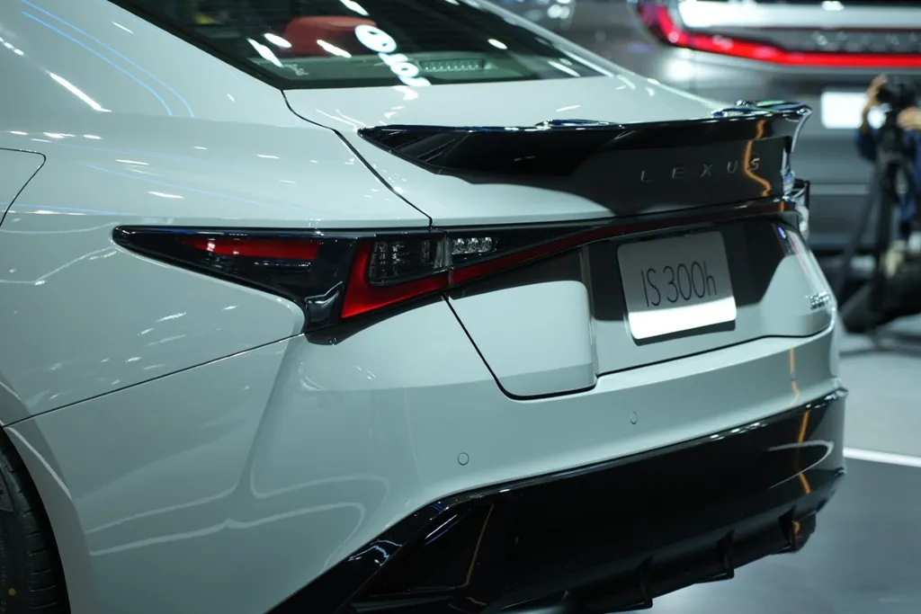 Lexus Is photo 5