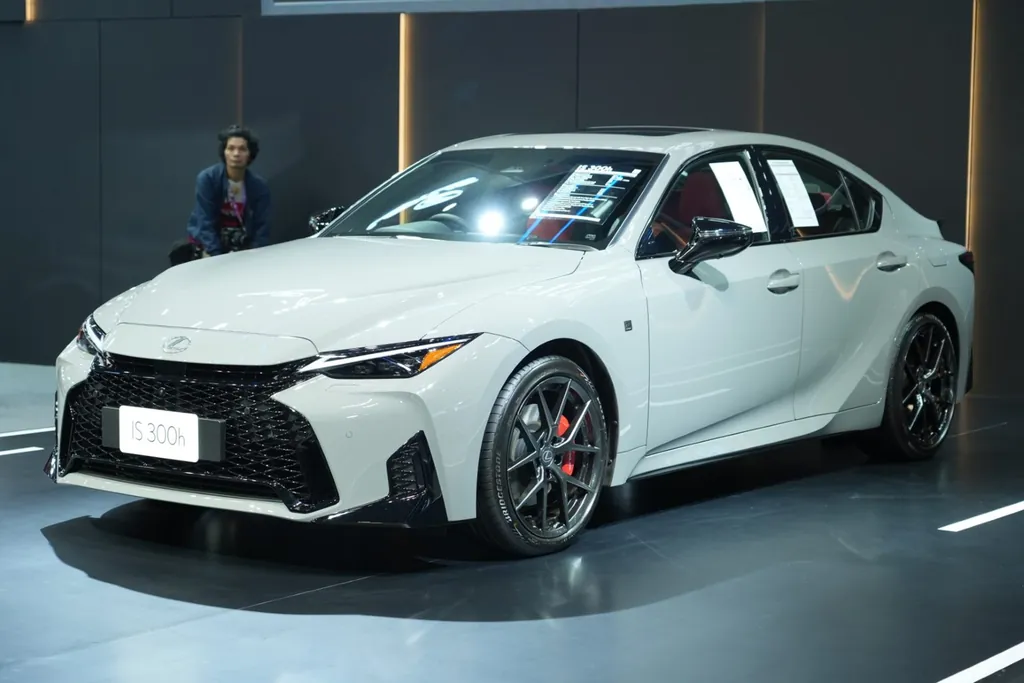 Lexus Is photo 6