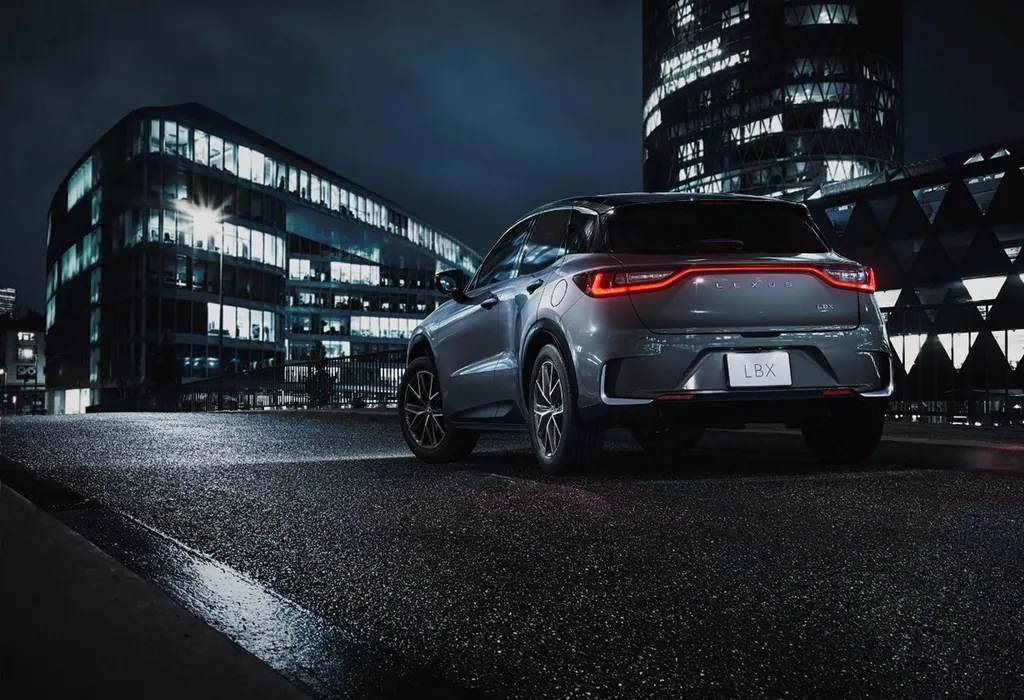 Lexus Lbx photo 2