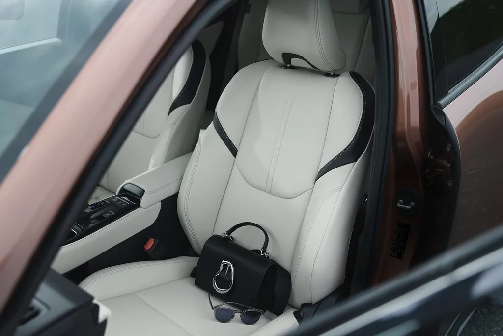 Lexus Lbx photo 3