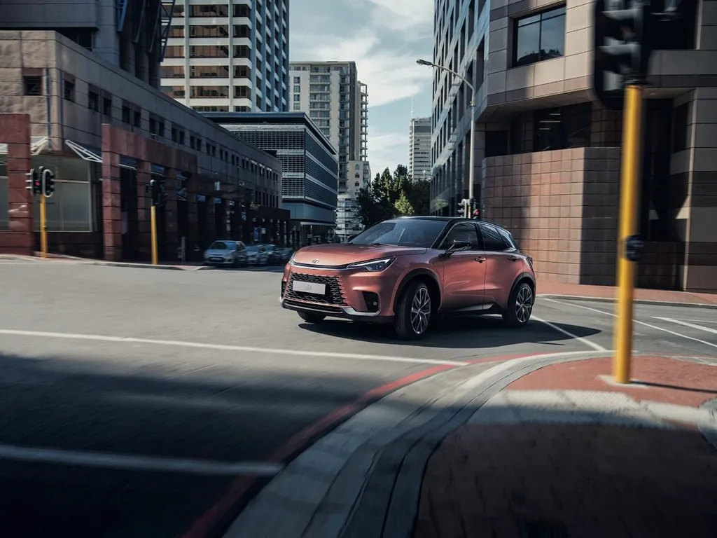 Lexus Lbx photo 4