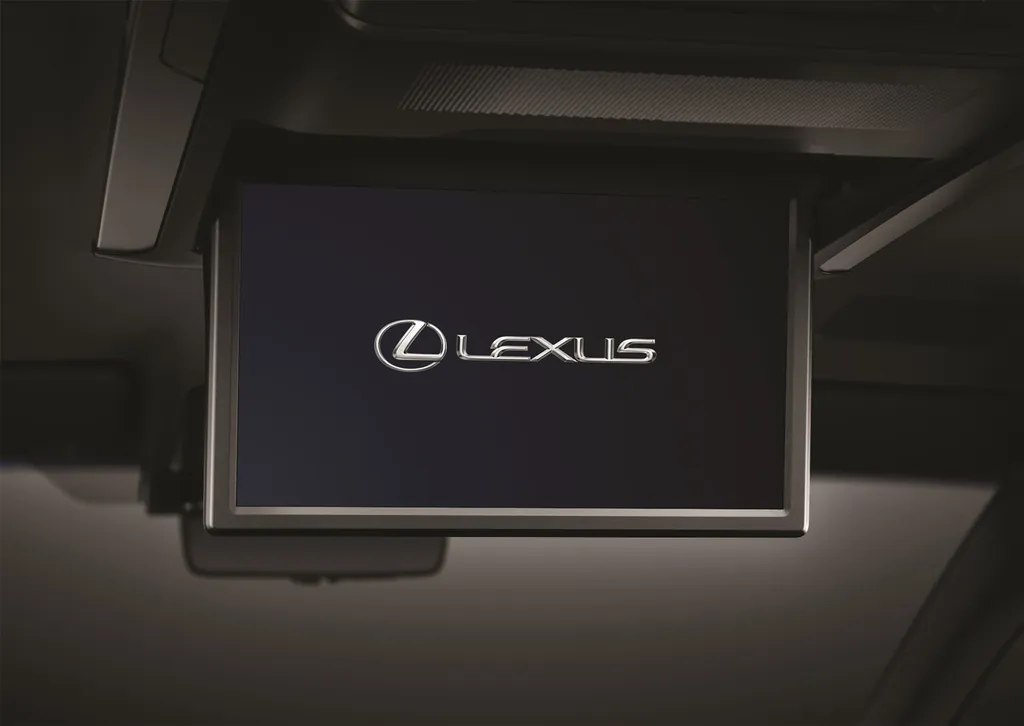 Lexus Lm photo 2