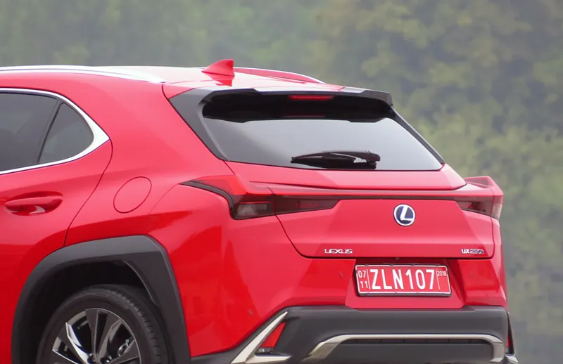 Lexus Ux photo 3