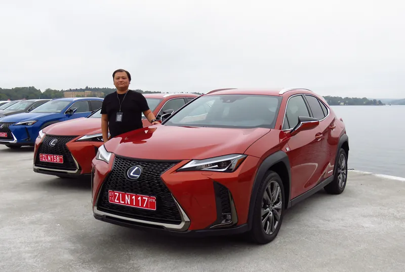 Lexus Ux photo 2