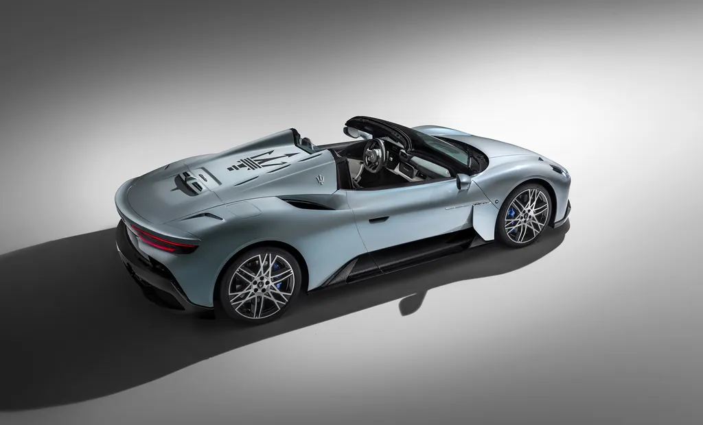 Maserati MC20 photo 2