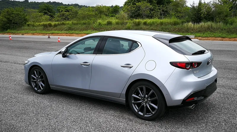 Mazda 3 photo 8