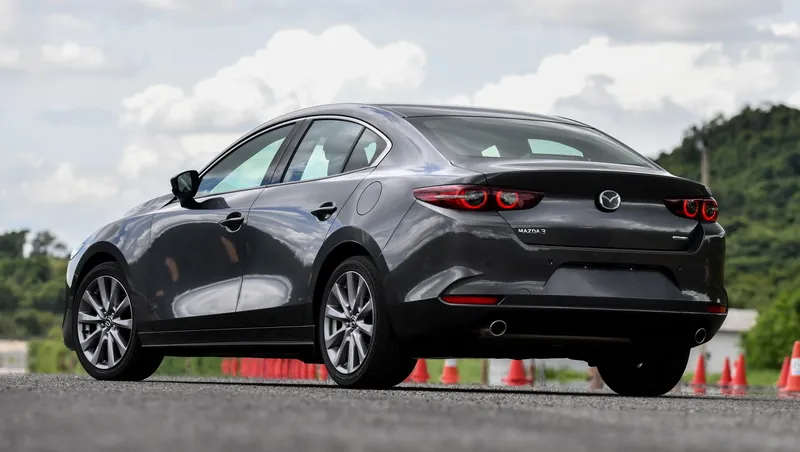 Mazda 3 photo 11