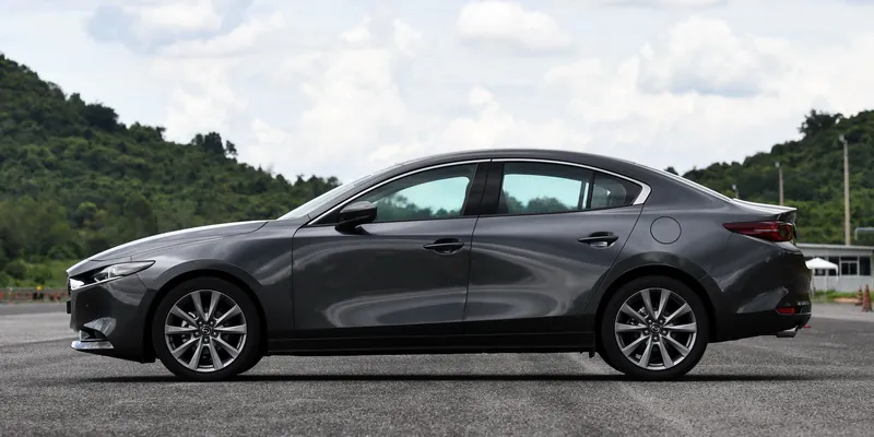 Mazda 3 photo 7