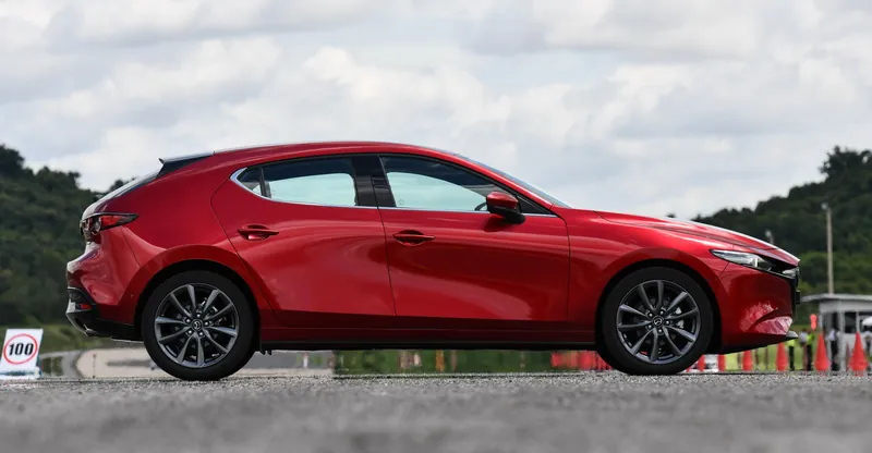Mazda 3 photo 6