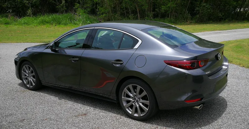 Mazda 3 photo 9