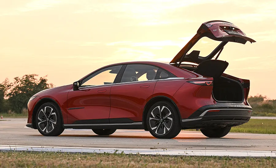 Mazda 6E photo 9