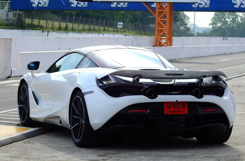 Mclaren 720S photo 10