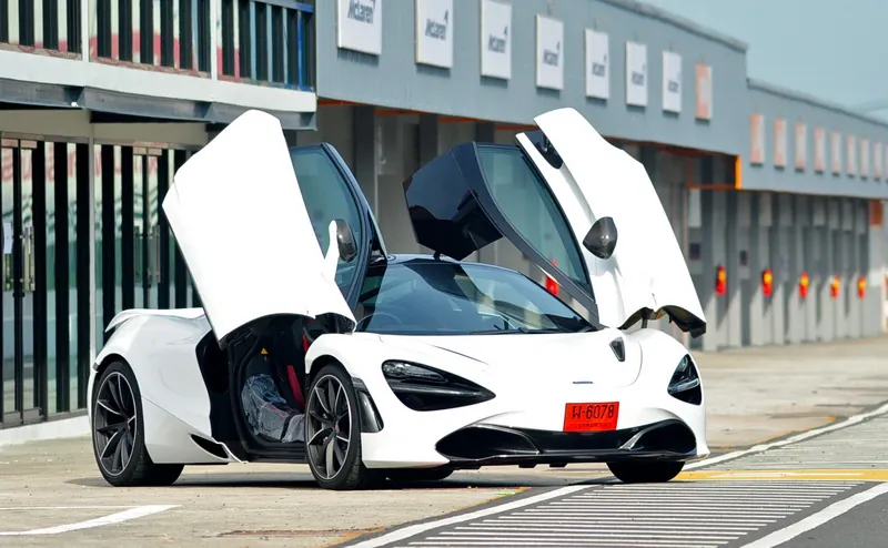 Mclaren 720S photo 11