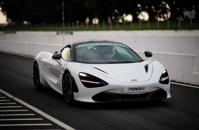 Mclaren 720S photo 3