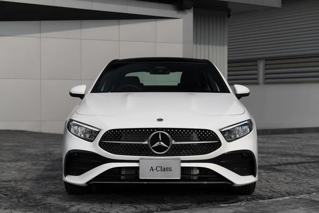 Mercedes-Benz A Class photo 12
