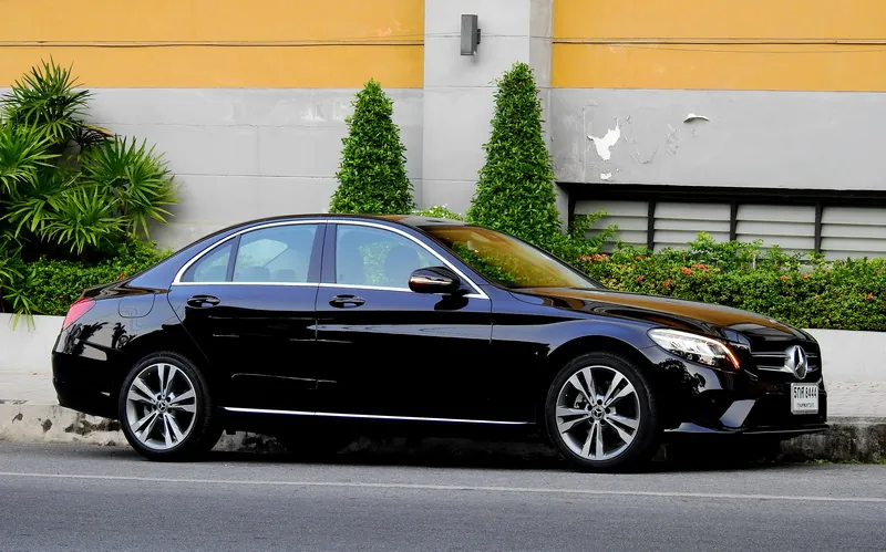Mercedes-Benz C Class photo 2