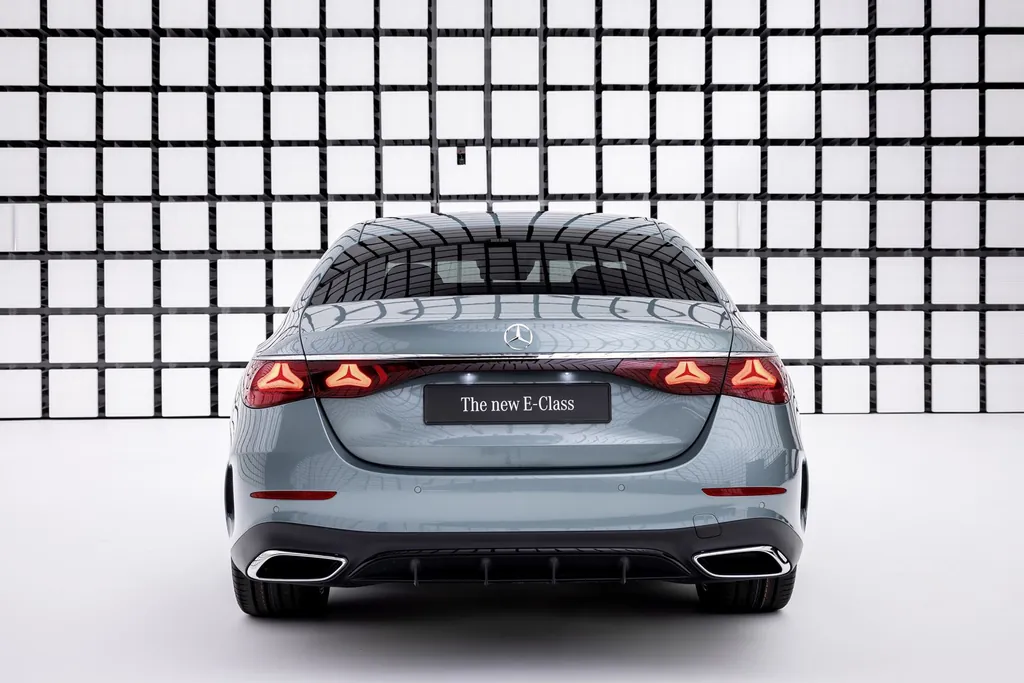Mercedes-Benz E Class photo 2