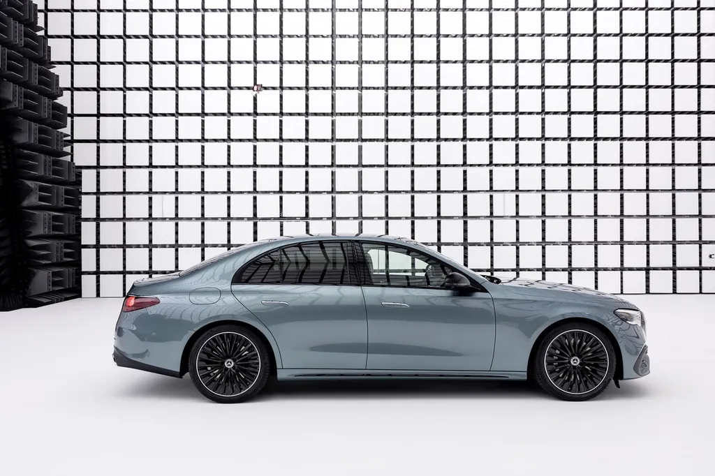 Mercedes-Benz E Class photo 4