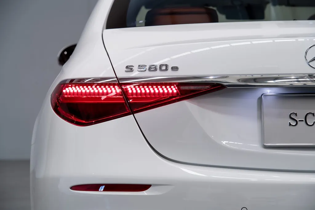 Mercedes-Benz S Class photo 5