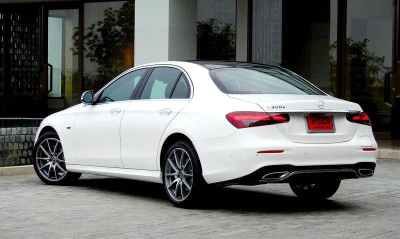 Mercedes-Benz E 300 photo 5