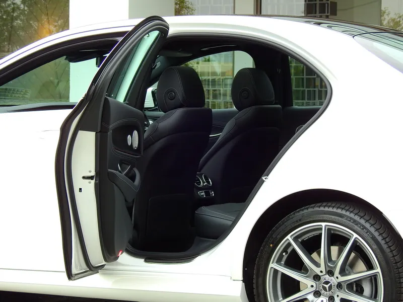 Mercedes-Benz E 300 photo 11