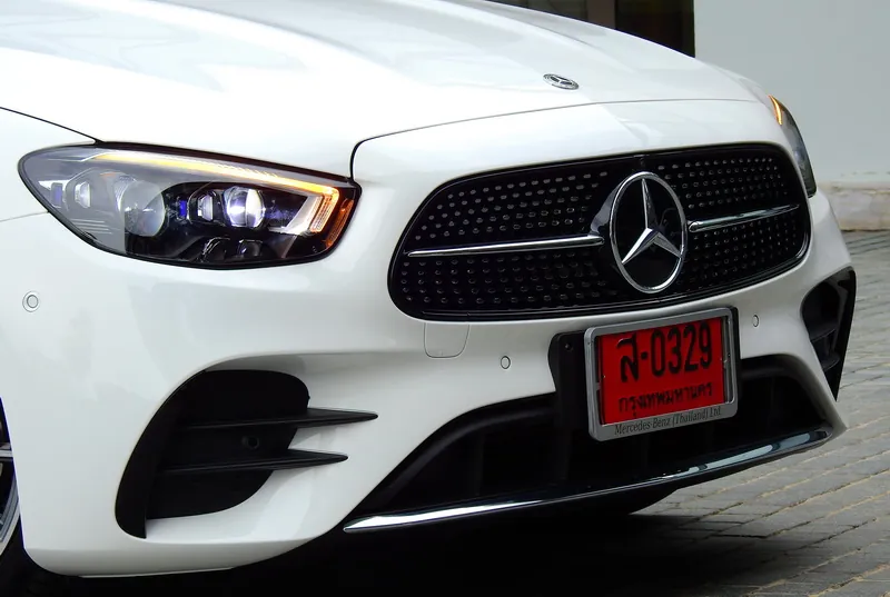 Mercedes-Benz E 300 photo 2