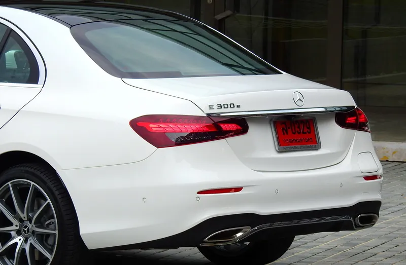 Mercedes-Benz E 300 photo 3