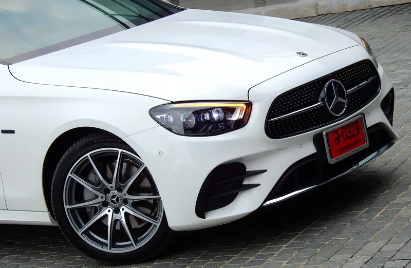 Mercedes-Benz E 300