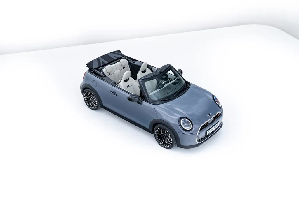 Mini Convertible photo 6