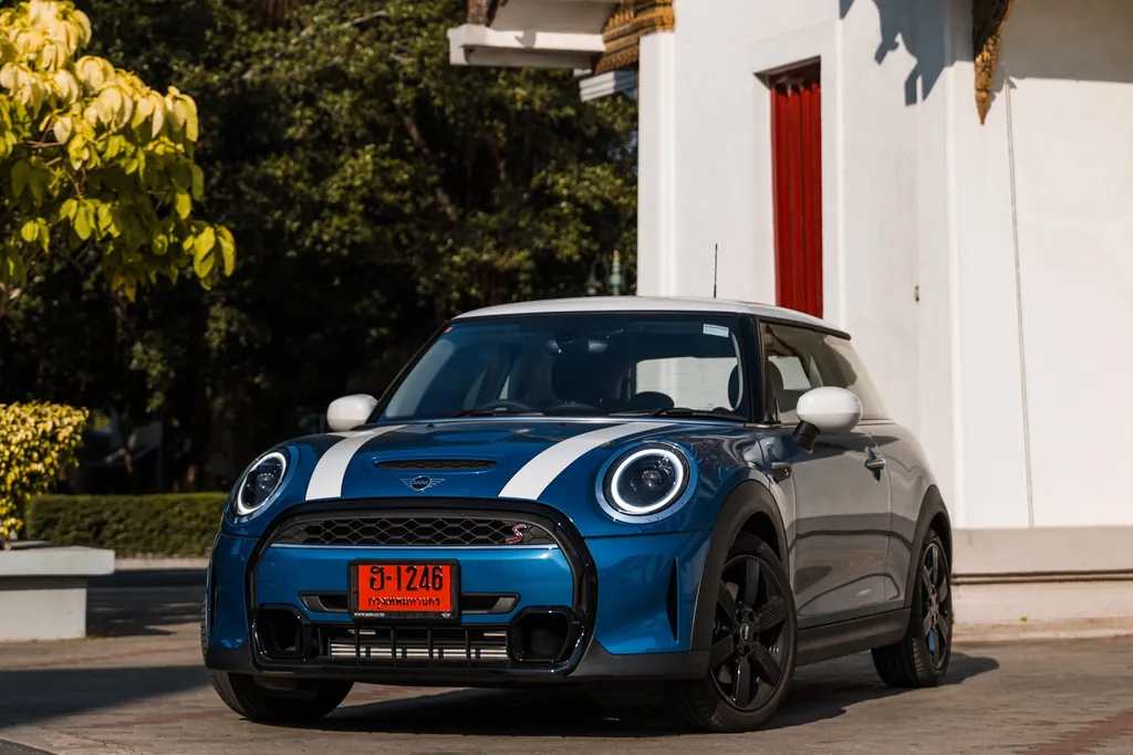 Mini Hatch 3 Door photo 4