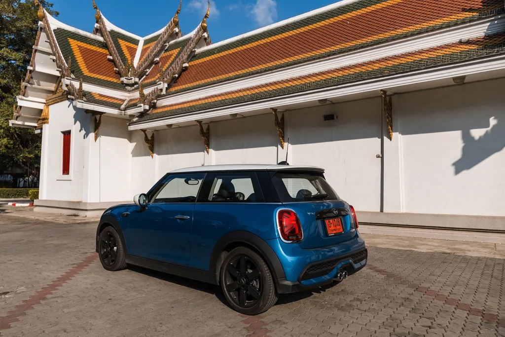 Mini Hatch 3 Door photo 5